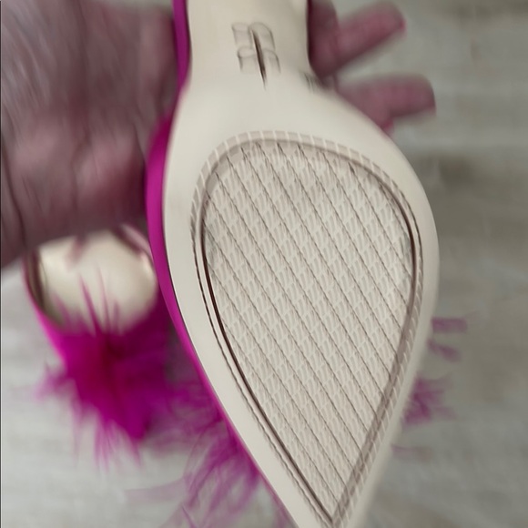 Size 9.5 - never worn Jessica Simpson Pink Feathered Women's Heels - Picture 6 of 7